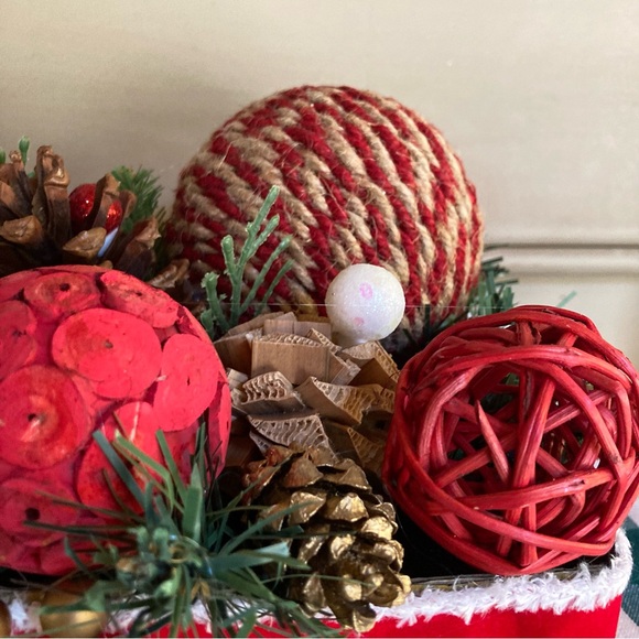 Table Centerpiece Christmas Pine Cones Red White Berries Orbs s 10 x 7 x 5 in - Picture 4 of 14